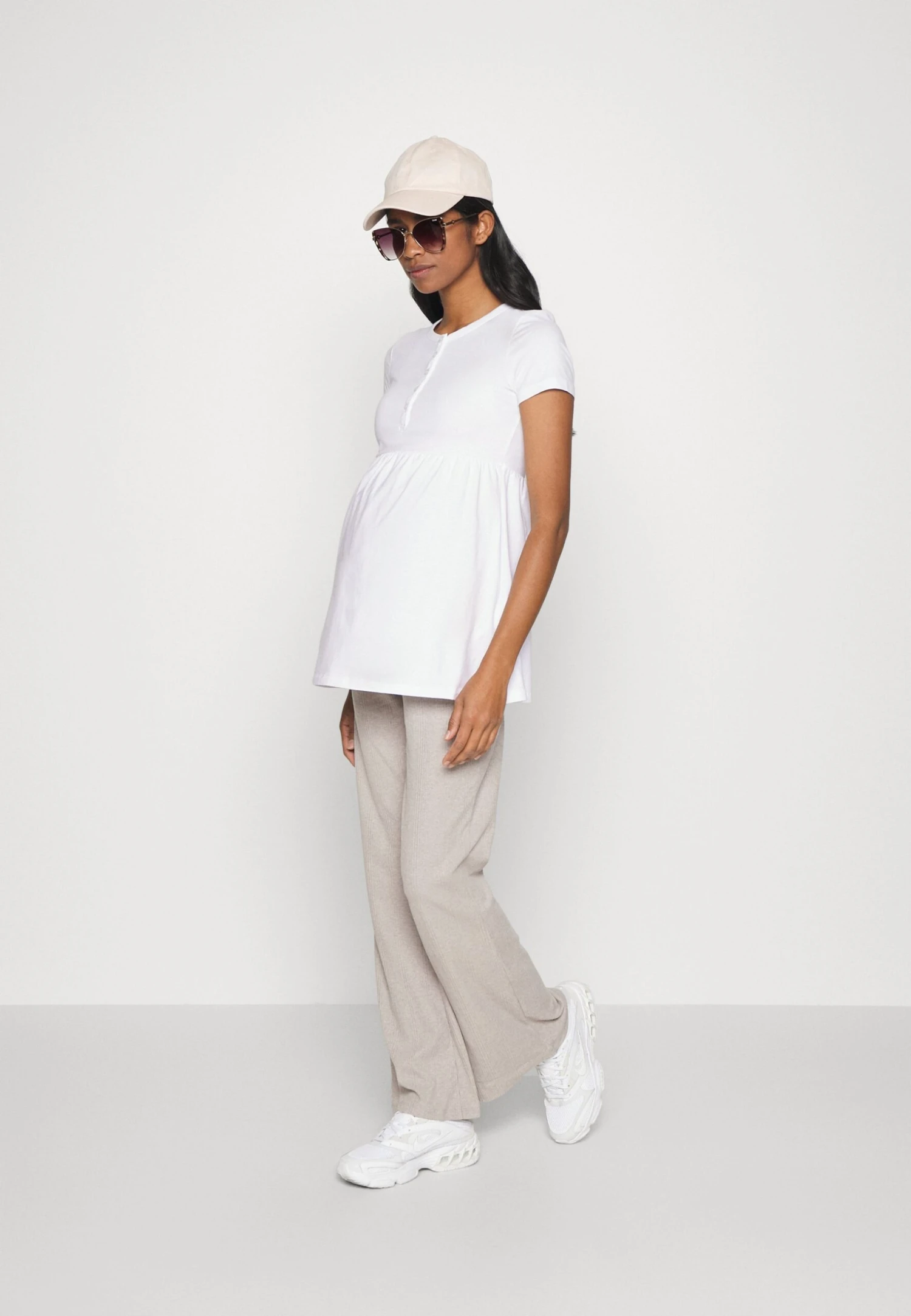 Basic T-Shirt - White 4 Basic T-Shirt - White - Image 2