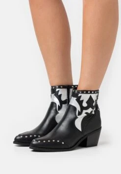 Even&Odd Cowboy/Biker Ankle Boot - Cowboy/Biker Ankle Boot