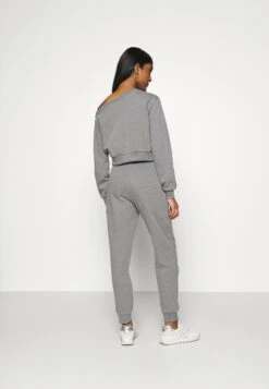 Even&Odd Off Shoulder&Jogger Set - Tracksuit Bottoms -Even&Odd 36c41b8f7f2d4d87a7288a52efe8a6bf