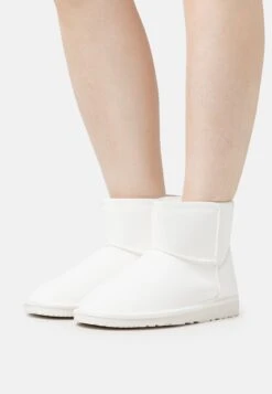 Even&Odd Classic Ankle Boots - White