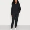 Set - Tracksuit - Black -Even&Odd 451b3d9ff4434ea2aa0d8cb9deec4914