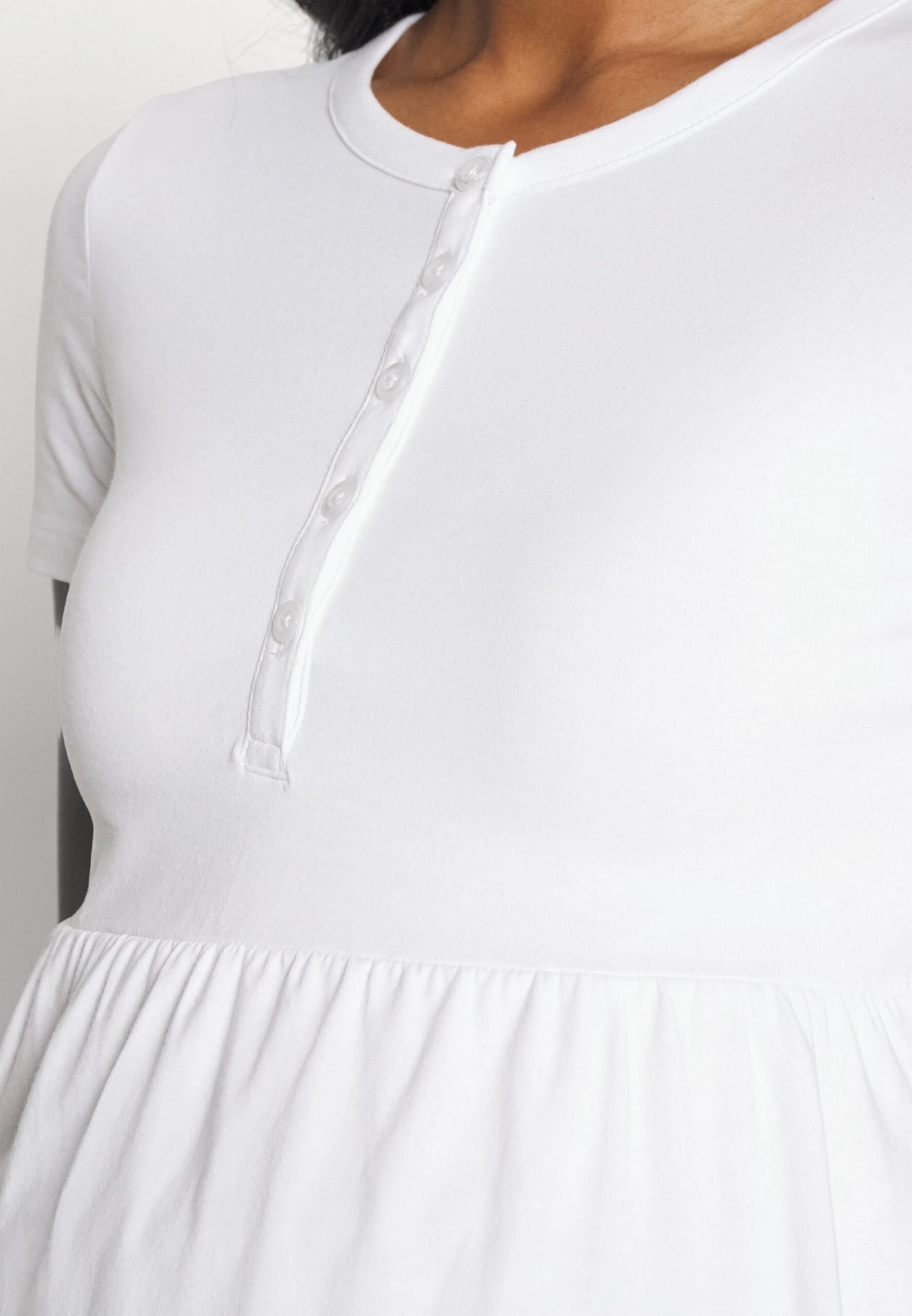 Basic T-Shirt - White 7 Basic T-Shirt - White - Image 5