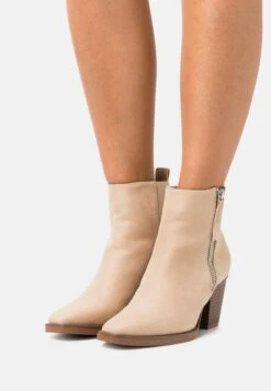 Even&Odd Cowboy/Biker Ankle Boot - Beige