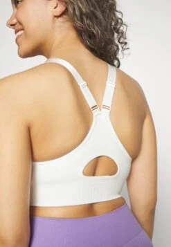 Light Support Sports Bra - White -Even&Odd 94f9a46c0db046079b6396f28eff0f91
