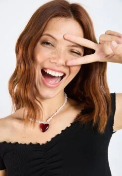 Even&Odd Necklace - White/red -Even&Odd a439c00a4e374d698789a4fd1768c46d