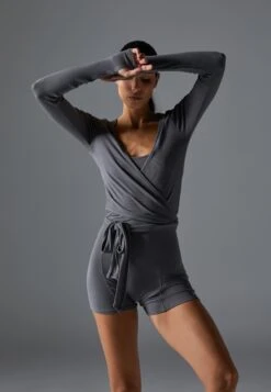 LONG SLEEVE YOGA WRAP TOP - Long Sleeved Top - Dark Grey
