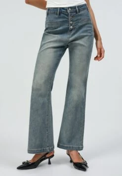 Bootcut Jeans - Light Blue Wash