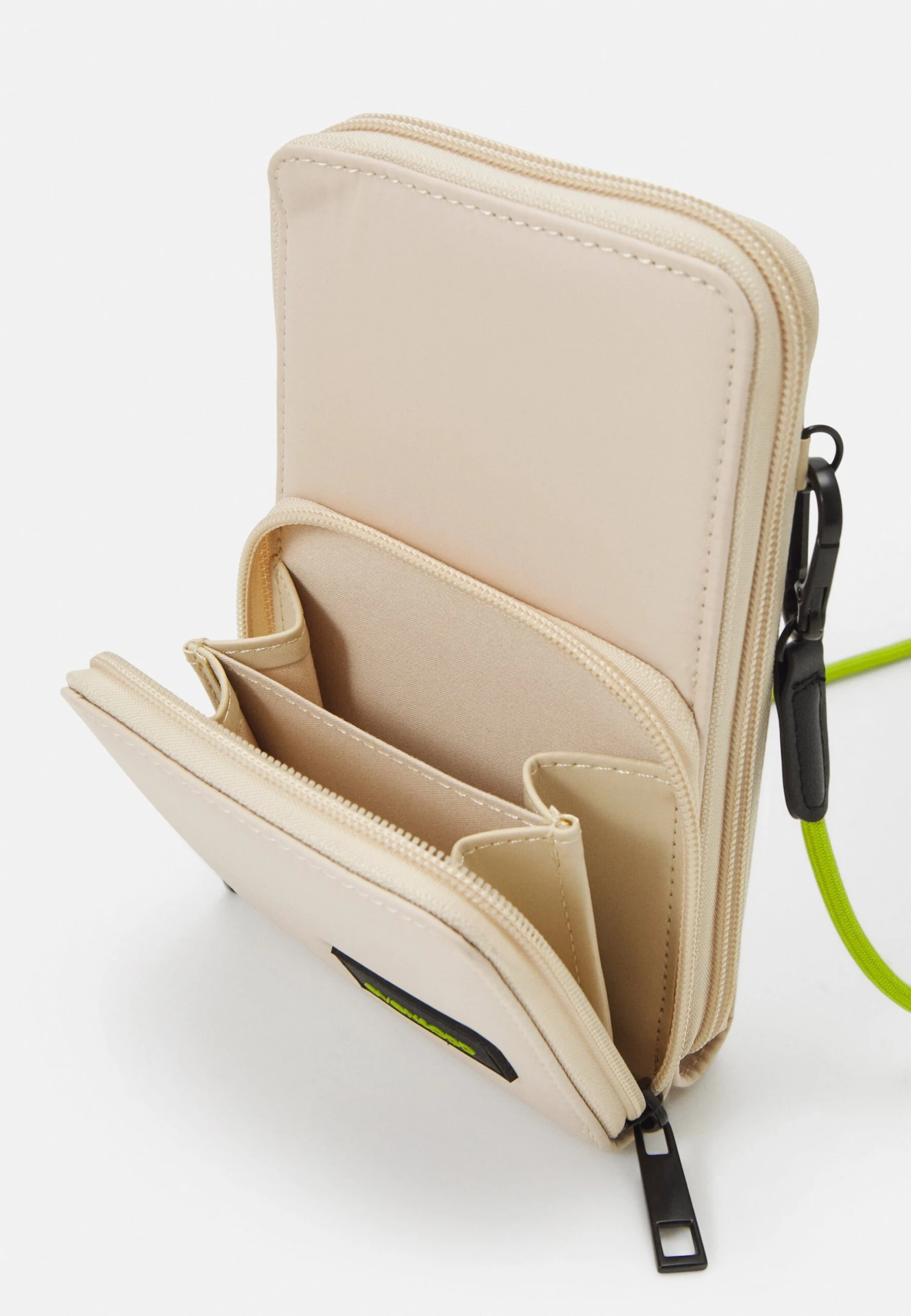 Even&Odd Phone Case -Beige 5 Even&Odd Phone Case -Beige - Image 3