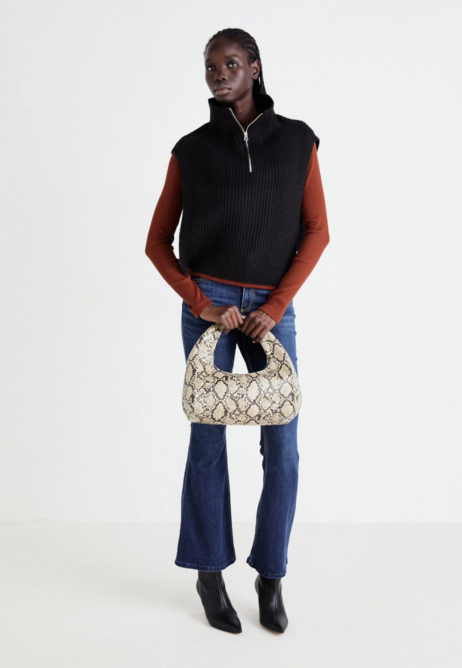 Even&Odd Snood - Black 4 Even&Odd Snood - Black - Image 2